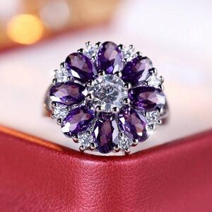 NWT Cubic Zirconia Petal Shaped Purple and Silver Floral Amethyst Ring Size 8